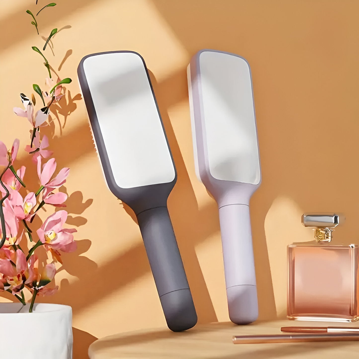 Lusso Retractable Brush